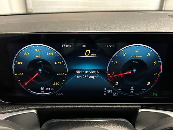Mercedes-Benz GLB200 18 of 24