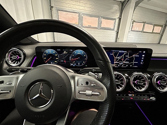 Mercedes-Benz GLB200 22 of 24