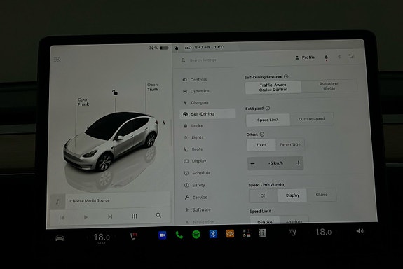 Tesla Model Y 23 of 25