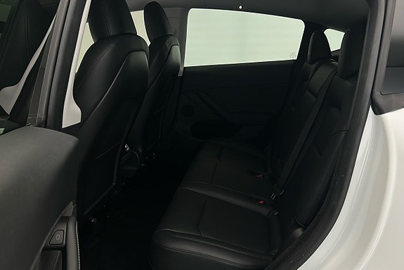 Tesla Model Y 12 of 25