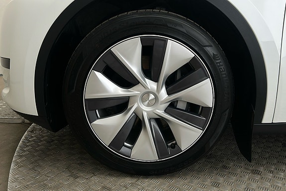 Tesla Model Y 11 of 25