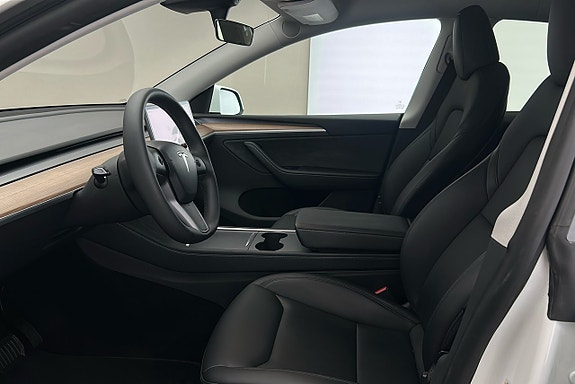 Tesla Model Y 9 of 25