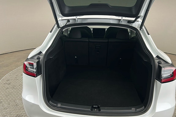 Tesla Model Y 13 of 25
