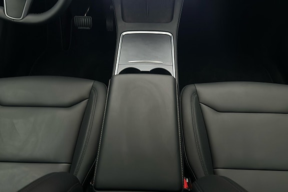 Tesla Model Y 8 of 25