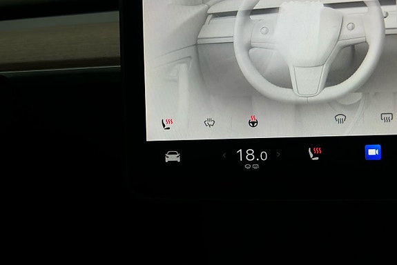 Tesla Model Y 21 of 25