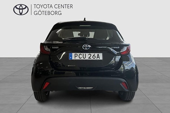 Toyota Yaris 6 of 12