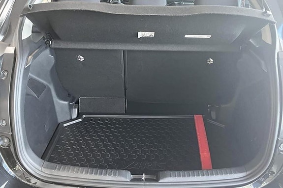 Toyota Yaris 12 of 12