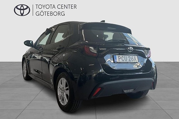 Toyota Yaris 4 of 12