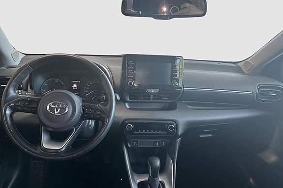 Toyota Yaris 10 of 12