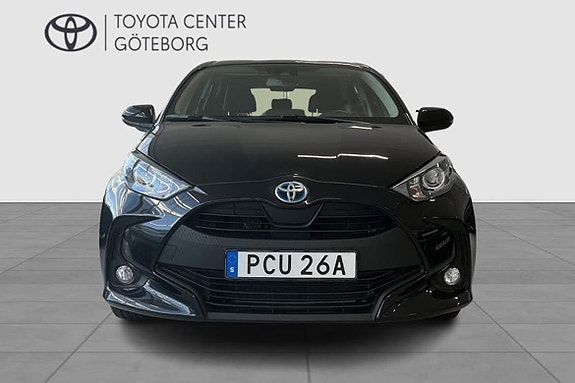 Toyota Yaris 7 of 12