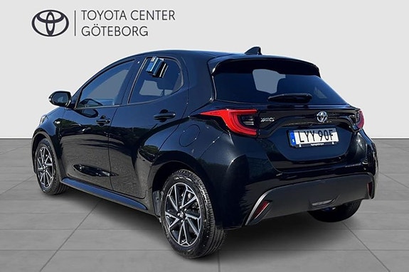 Toyota Yaris 4 of 12