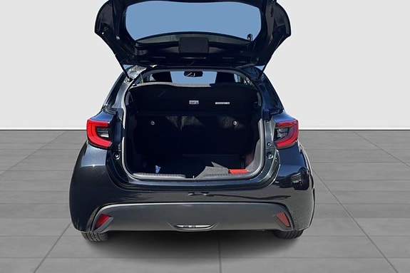 Toyota Yaris 12 of 12