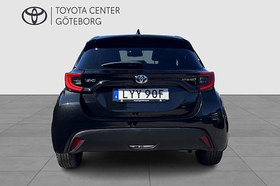Toyota Yaris 6 of 12