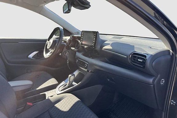 Toyota Yaris 8 of 12