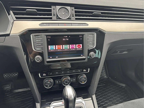 Volkswagen Passat 14 of 21