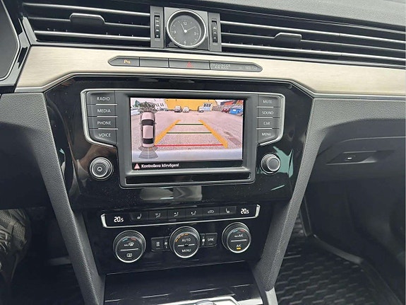 Volkswagen Passat 15 of 21
