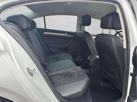 Volkswagen Passat 20 of 21