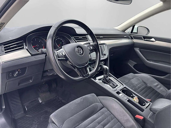 Volkswagen Passat 9 of 21
