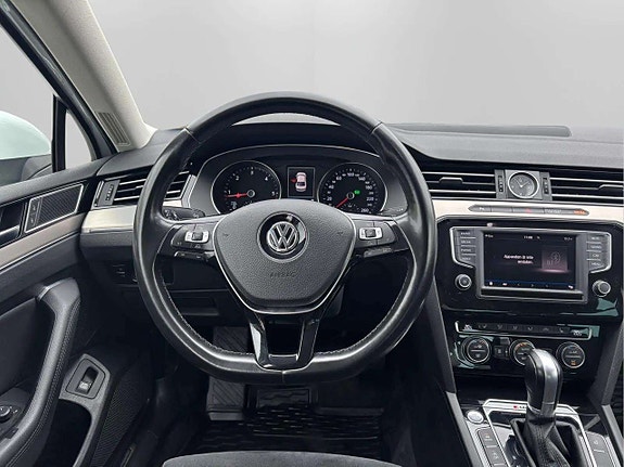 Volkswagen Passat 11 of 21