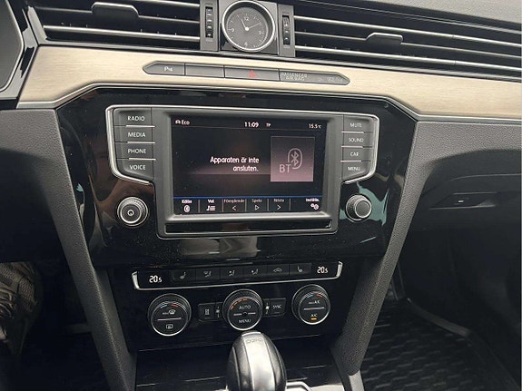 Volkswagen Passat 16 of 21