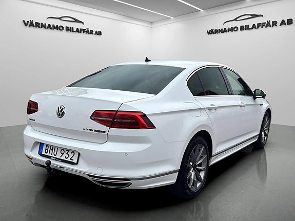 Volkswagen Passat 4 of 21