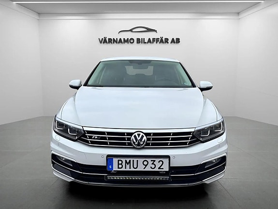 Volkswagen Passat 7 of 21