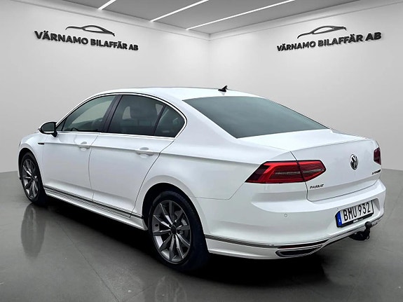Volkswagen Passat 3 of 21