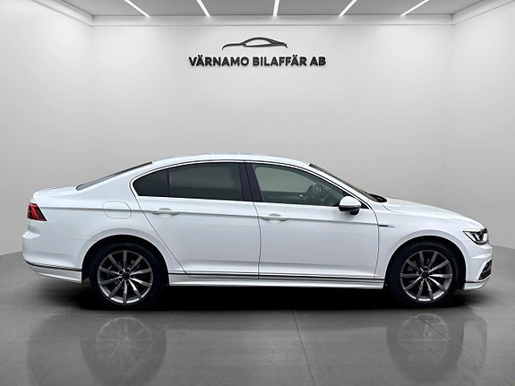 Volkswagen Passat 5 of 21