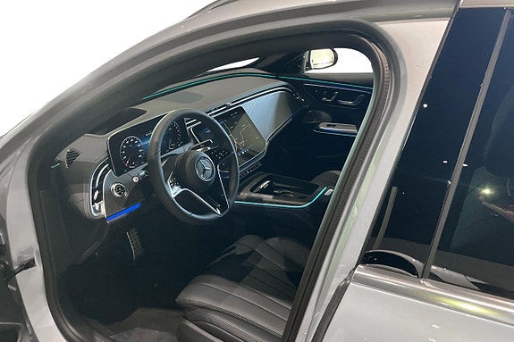 Mercedes-Benz E300 de 10 of 15