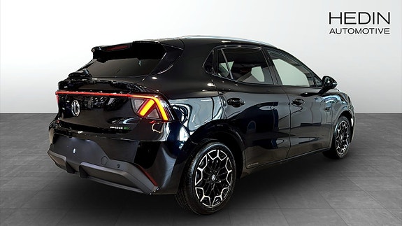 MG MG4 EV Urban 2 of 16