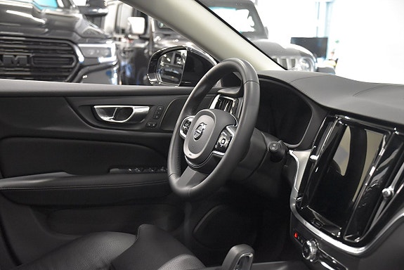 Volvo V60 Cross Country 8 of 30