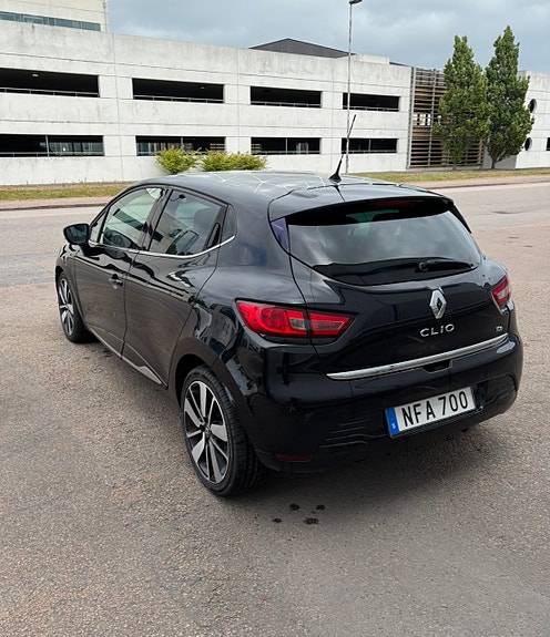 Renault Clio 10 of 12