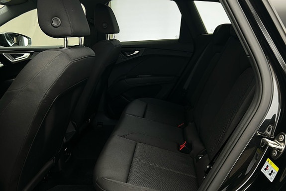 Audi Q4 e-tron 13 of 23