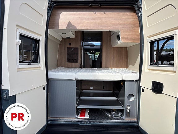 Dreamer Campervan XL 14 of 16