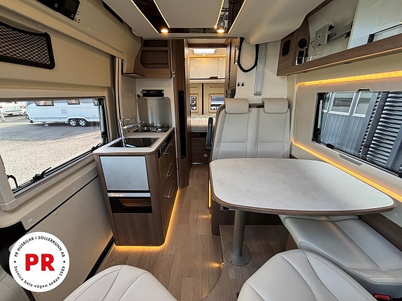 Dreamer Campervan XL 4 of 16