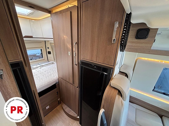 Dreamer Campervan XL 6 of 16