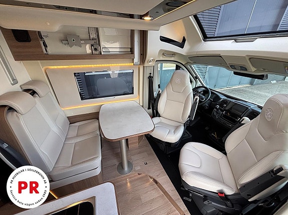 Dreamer Campervan XL 3 of 16