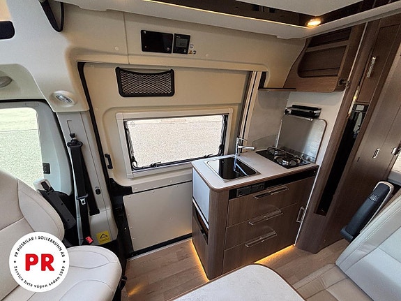 Dreamer Campervan XL 5 of 16
