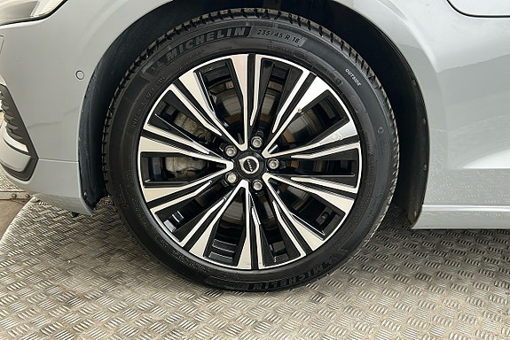 Volvo V60 12 of 28