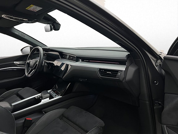 Audi Q8 e-tron 28 of 30