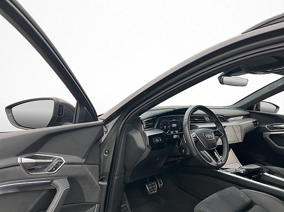 Audi Q8 e-tron 11 of 30