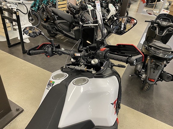 Yamaha Tenere 700 World Raid RED WHITE 3 of 10