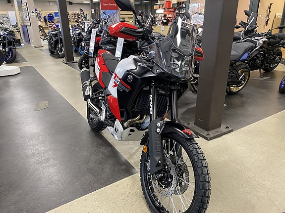 Yamaha Tenere 700 World Raid RED WHITE 6 of 10