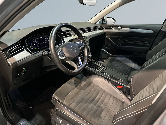 Volkswagen Passat 7 of 22