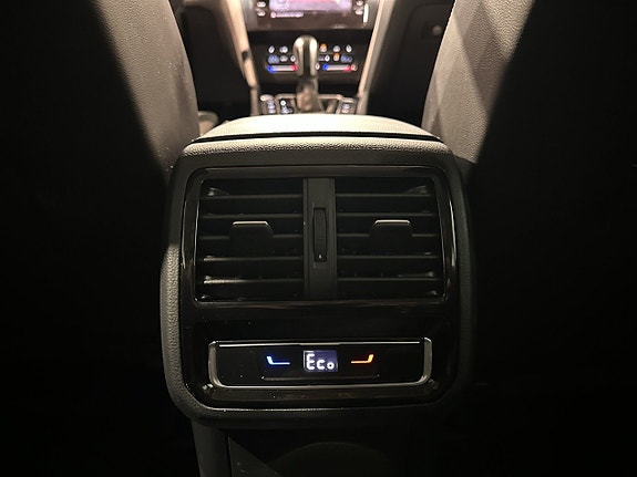 Volkswagen Passat 17 of 22