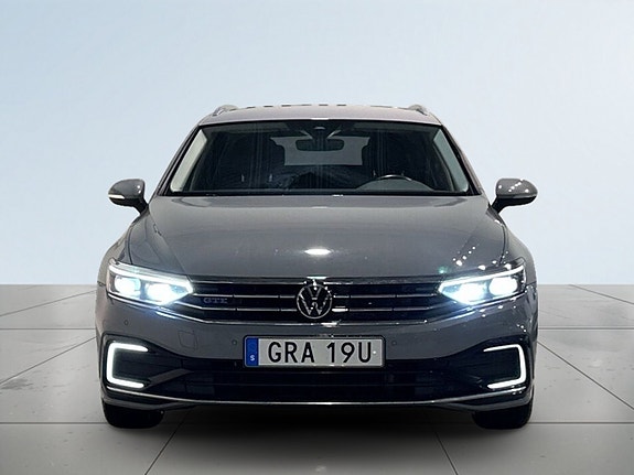Volkswagen Passat 2 of 22