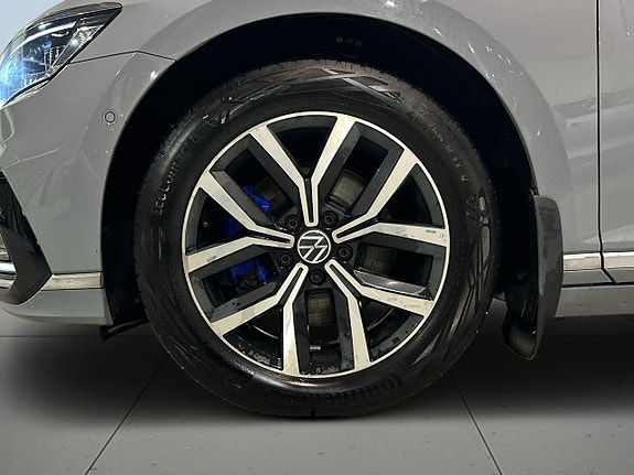Volkswagen Passat 14 of 22