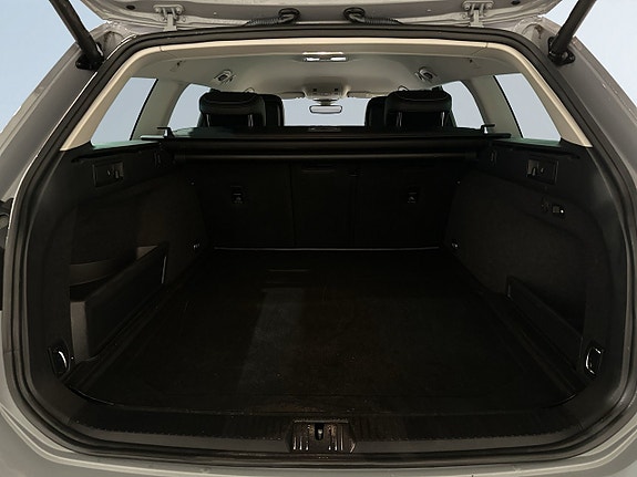 Volkswagen Passat 12 of 22