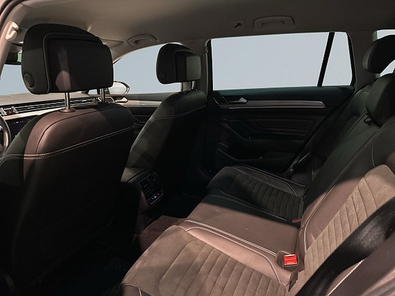 Volkswagen Passat 13 of 22