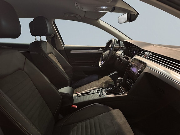 Volkswagen Passat 10 of 22